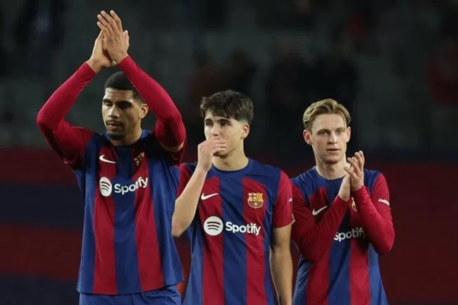 Barcelona yet to make advances in contract talks with star defender despite reports - Bóng Đá