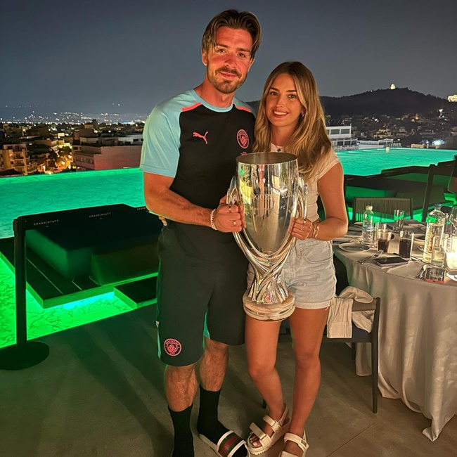 Jack Grealish’s girlfriend Sasha Attwood puts on leggy display - Bóng Đá