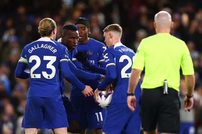 Furious Chelsea star refuses to celebrate Cole Palmer goal after angry penalty confrontation - Bóng Đá