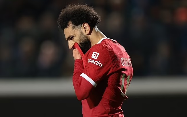 Mo Salah's first-half miss proves crucial in Liverpool's Europa League defeat by Atalanta - Bóng Đá