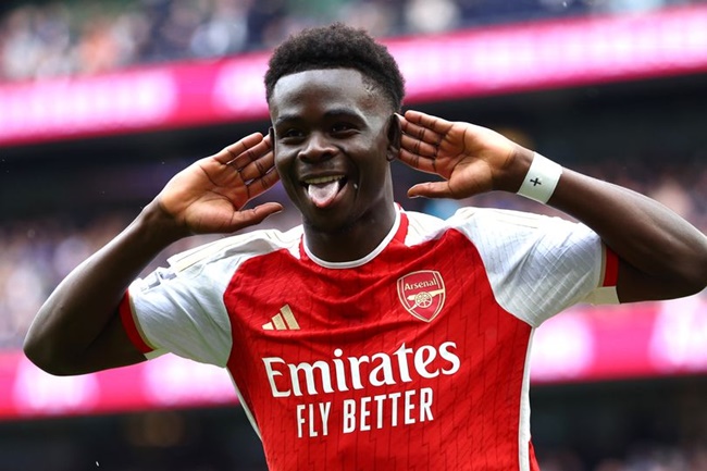 Bukayo Saka taunts Tottenham fans with goal celebration - Bóng Đá