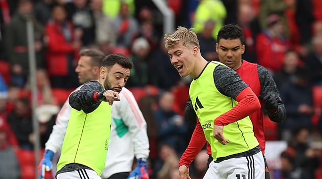 Rasmus Hojlund defends Bruno Fernandes - Bóng Đá