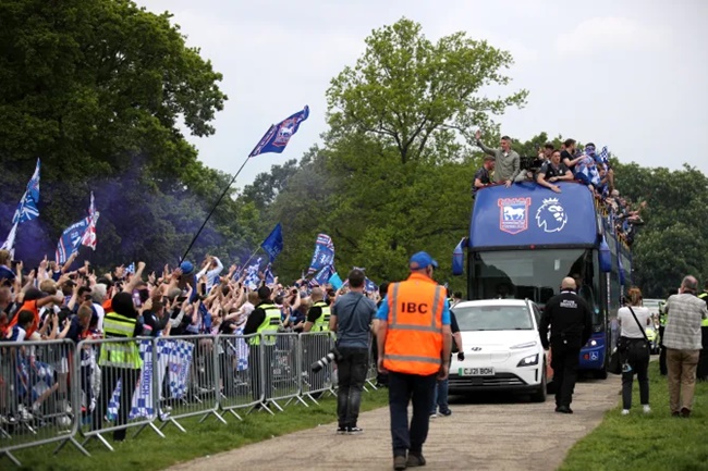 Diễu hành thăng hạng Premier League của Ipswich Town - Bóng Đá