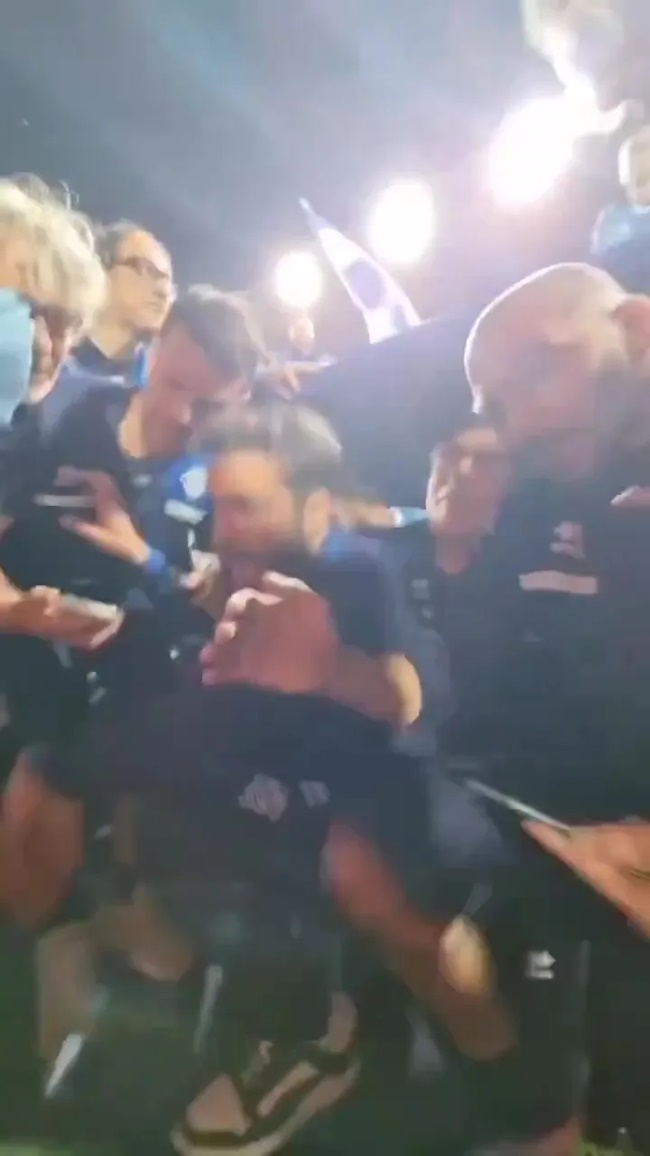 Incredible moment Premier League legend discovers minnows have been promoted to Serie A - Bóng Đá