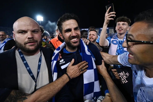 Incredible moment Premier League legend discovers minnows have been promoted to Serie A - Bóng Đá