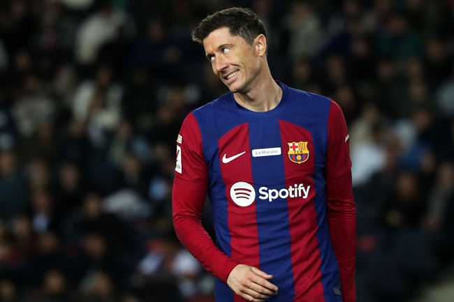 Pini Zahavi khẳng định Lewy ở lại Barca - Bóng Đá