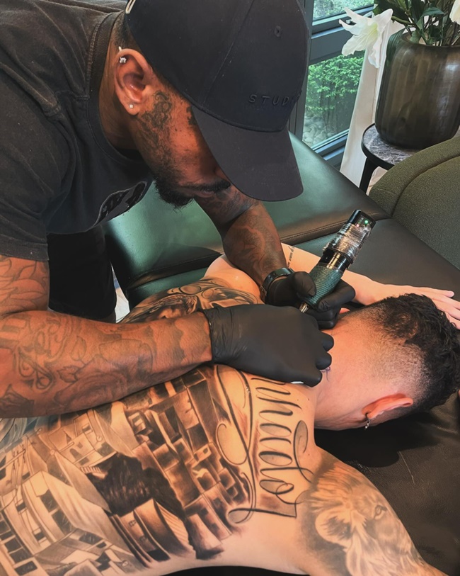 Antony gets massive tattoo of HIMSELF celebrating on his back but fans left fuming - Bóng Đá