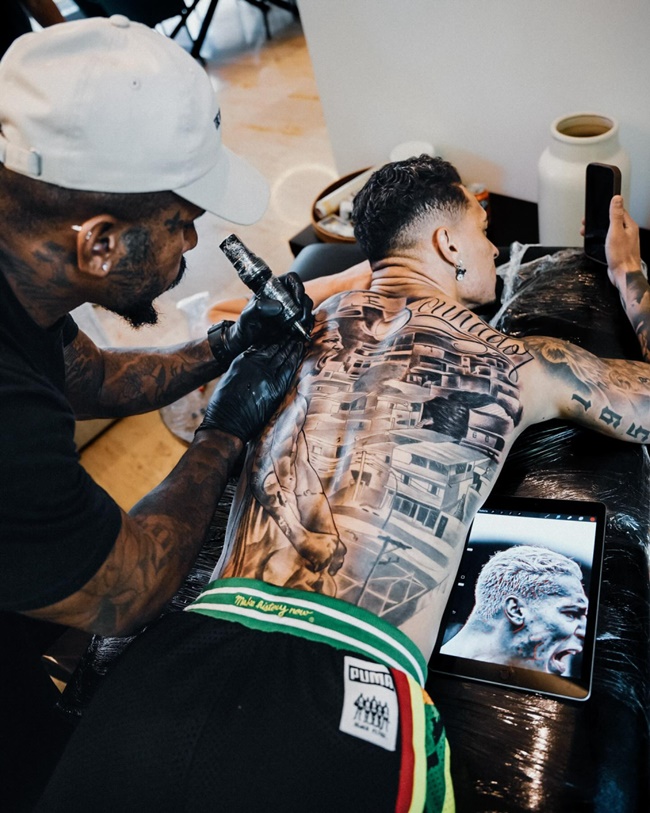 Antony gets massive tattoo of HIMSELF celebrating on his back but fans left fuming - Bóng Đá