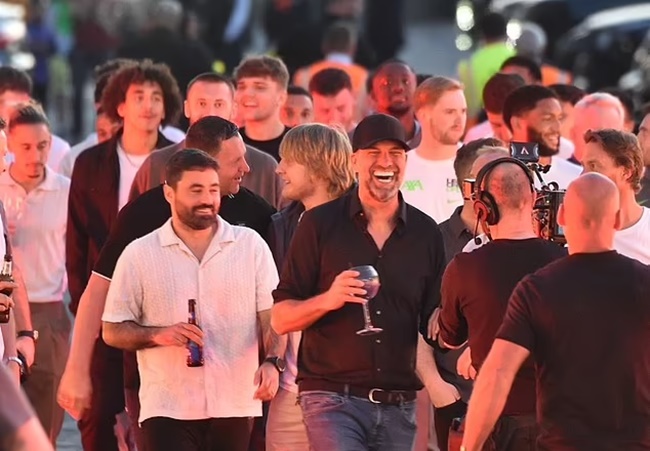 Jurgen Klopp marked his farewell to Liverpool by dancing on stage - Football