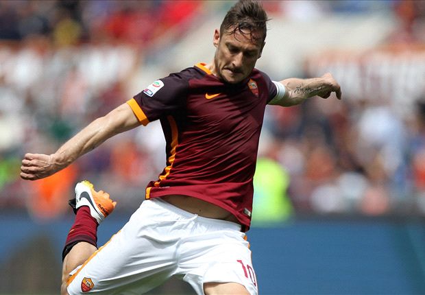 Totti chính thức gia hạn với  Roma. Ảnh: Internet.