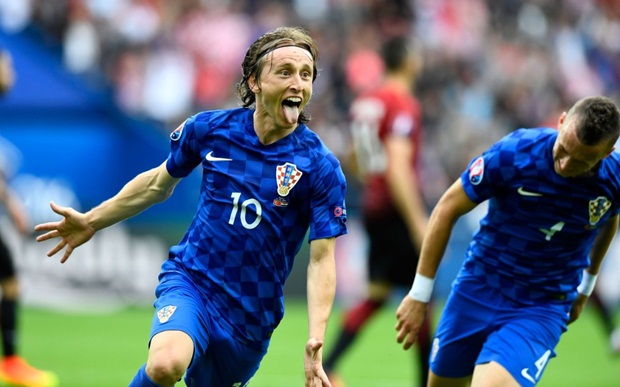 Modric có bàn thắng mở tỉ số tuyệt đẹp cho Croatia. Ảnh: Internet.