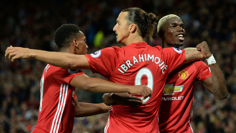 10 áo đấu đắt hàng nhất thế giới năm 2016: Man Utd vững thế độc tôn