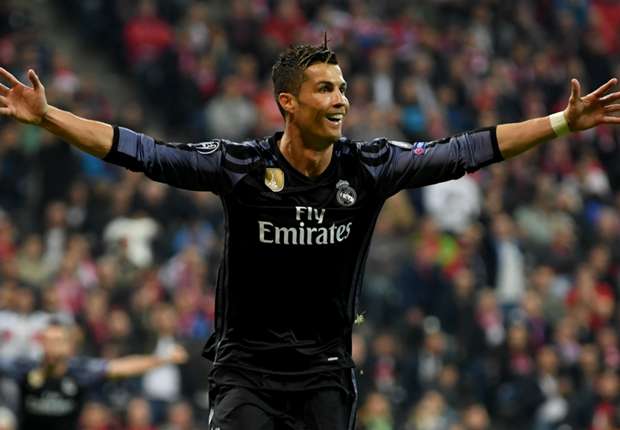 Sắm vai người hùng, Ronaldo bắn thông điệp đến người hâm mộ - Bóng Đá