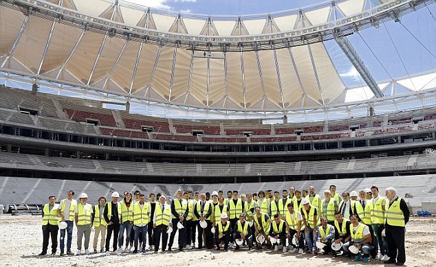 Chùm ảnh: Dàn sao Atletico thị sát SVĐ mới - Bóng Đá