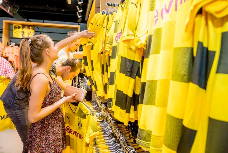 Dortmund mở bán mẫu áo mới - Bóng Đá
