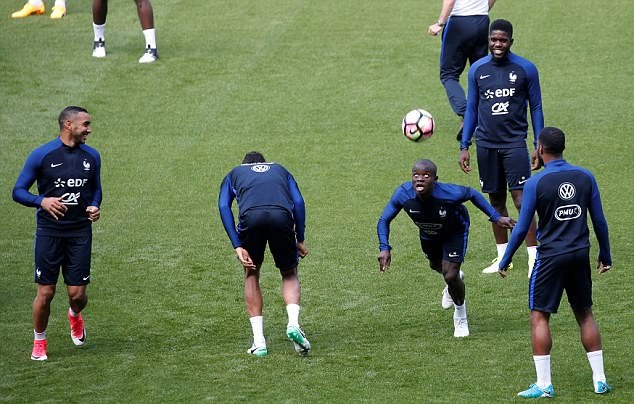 Ảnh bài viết Chùm ảnh: Tập hăng say, Pogba & Mbappe quyết "làm nhục" Tam sư