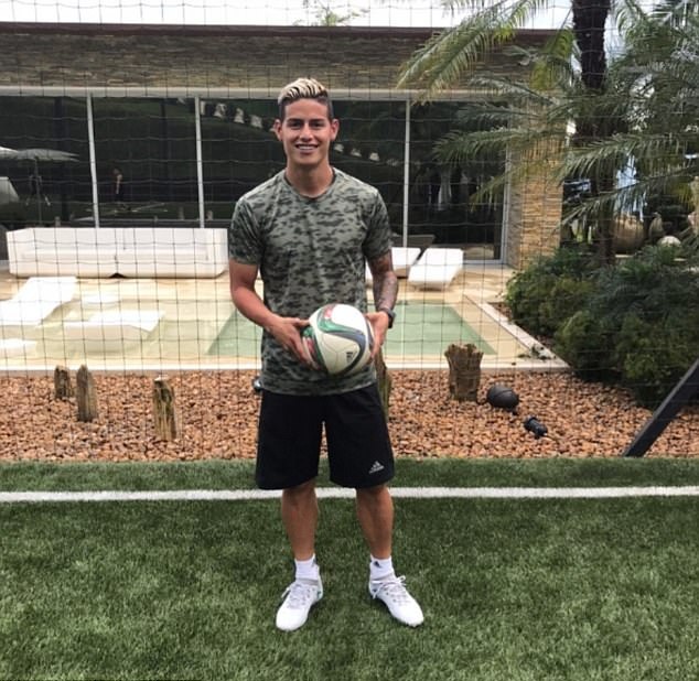 Chùm ảnh: Sao bóng đá làm gì ngày 23/06? - Bóng Đá