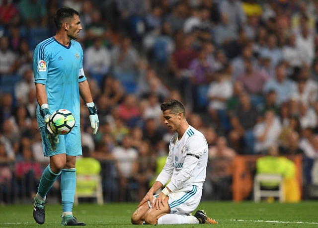 21h15 ngày 23/09, Alaves vs Real Madrid: Đứng bên bờ vực thẳm - Bóng Đá