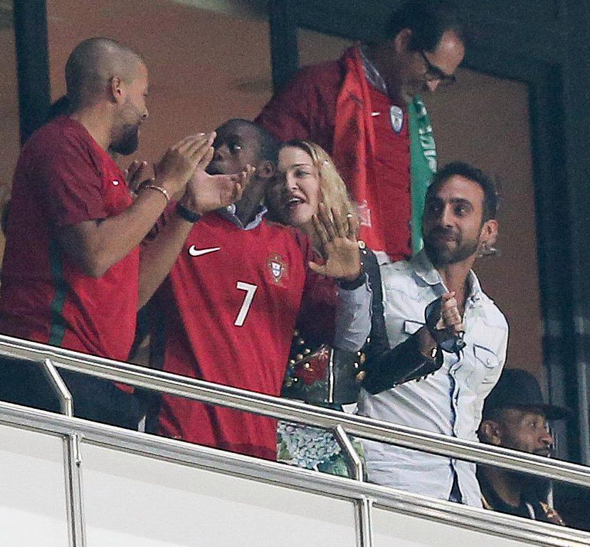 Madonna đến chung vui cùng Ronaldo - Bóng Đá