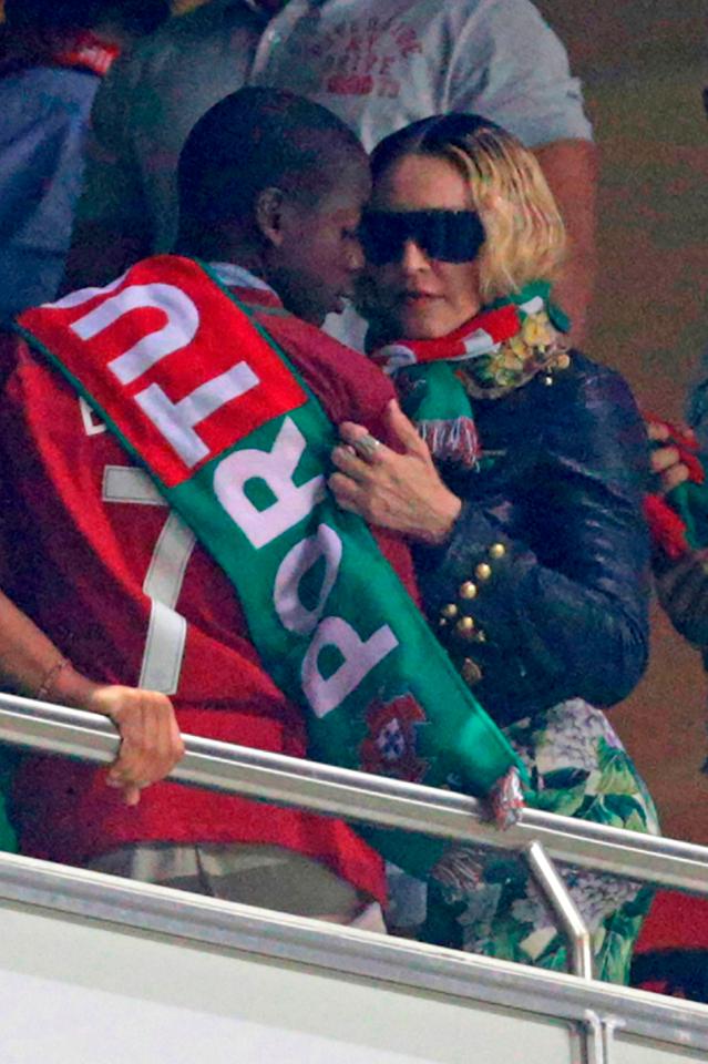 Madonna đến chung vui cùng Ronaldo - Bóng Đá