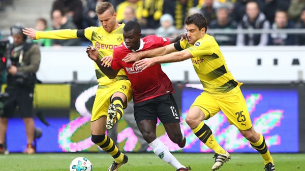 Hannover 4-2 Dortmund - Bóng Đá