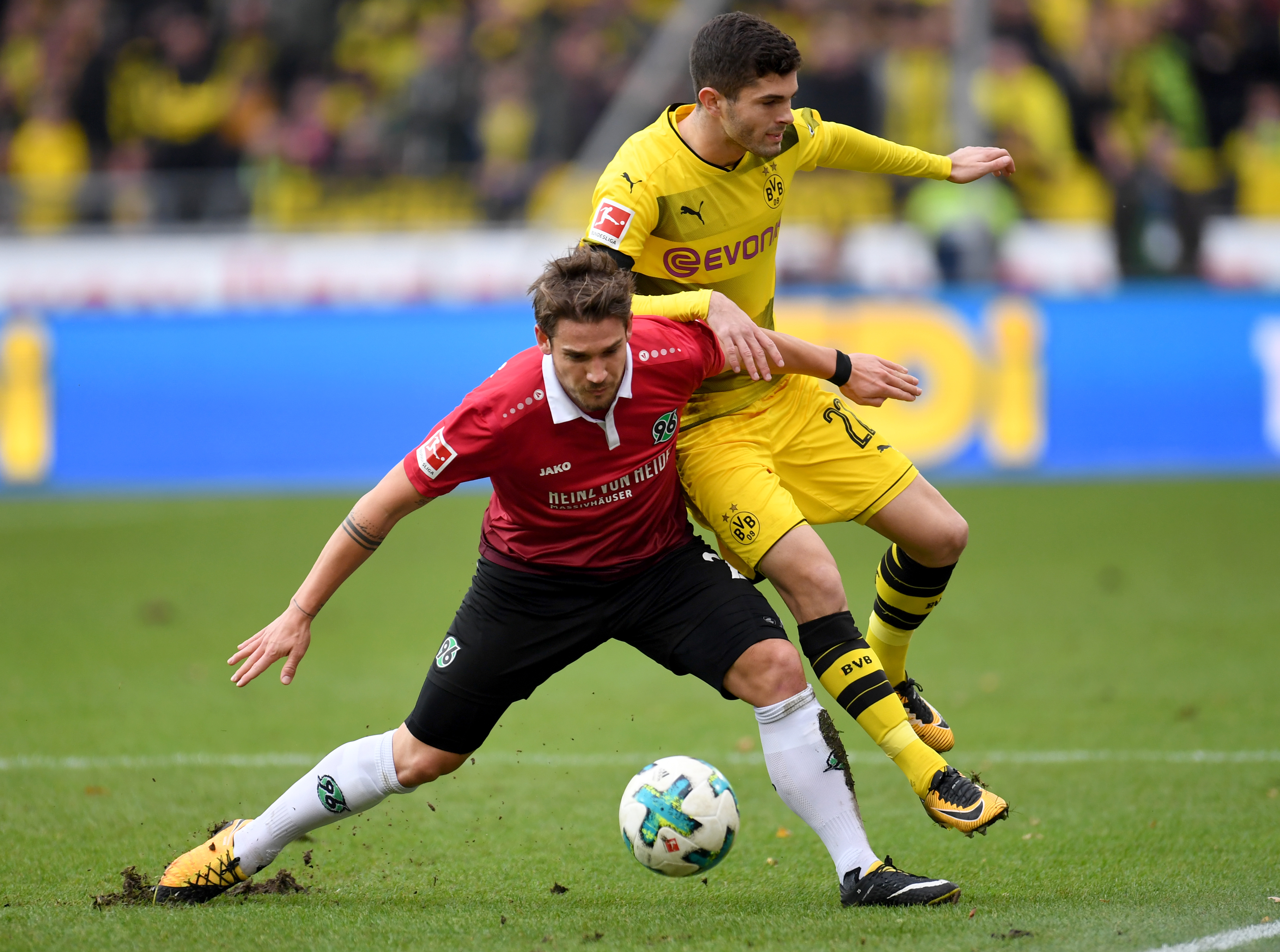 Hannover 4-2 Dortmund - Bóng Đá