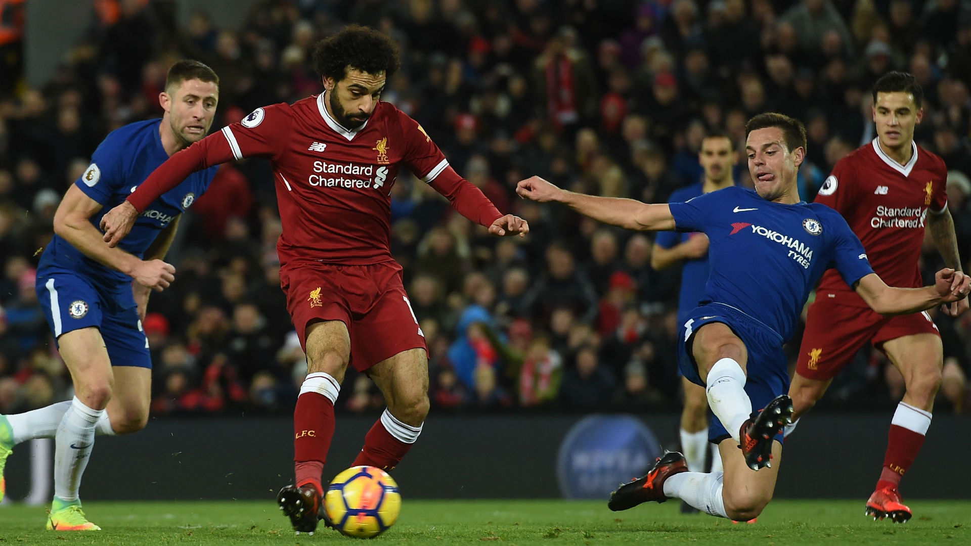 Ảnh bài viết Đội hình tiêu biểu vòng 13 NHA: Không Lindelof, Salah lại "gánh team"