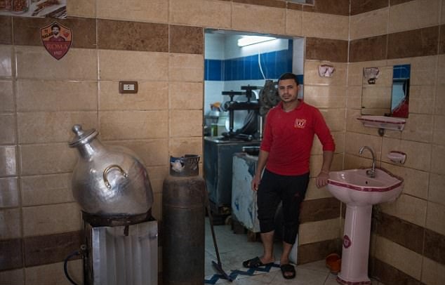 Ảnh cuộc sống cơ cực của Salah - Bóng Đá