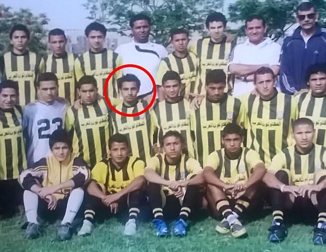 Ảnh cuộc sống cơ cực của Salah - Bóng Đá