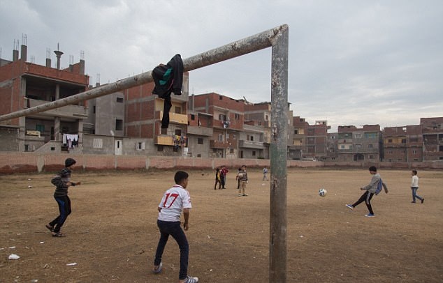 Ảnh cuộc sống cơ cực của Salah - Bóng Đá