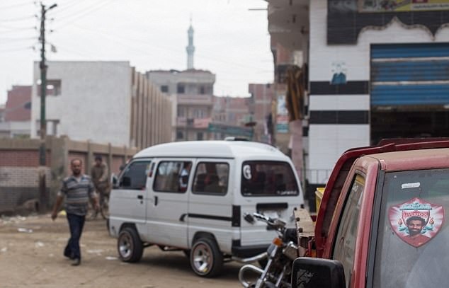 Ảnh cuộc sống cơ cực của Salah - Bóng Đá