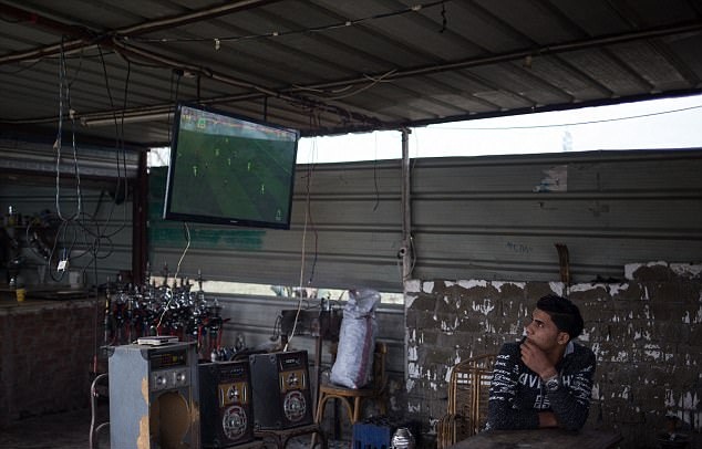 Ảnh cuộc sống cơ cực của Salah - Bóng Đá