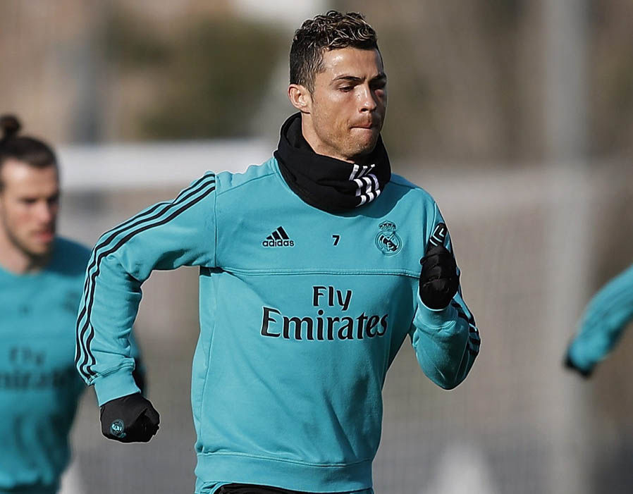 Ronaldo mắt sưng to trong buổi tập mới nhất của Real Madrid - Bóng Đá