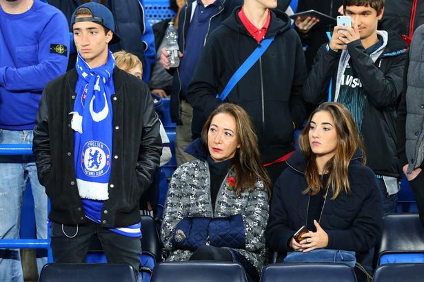 Jose-Mourinhos-son-wife-and-daughter-at-Chelsea-vs-Dynamo-Kiev
