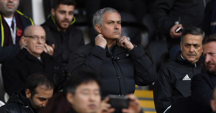 mourinho-tren-khan-dai