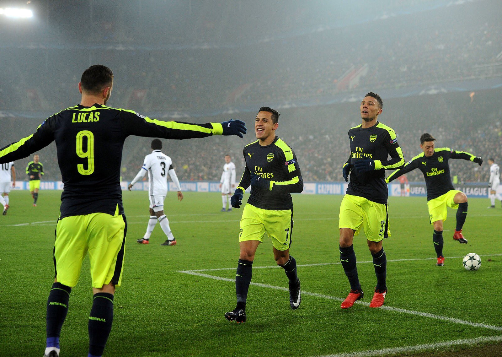 bo-tu-nguoi-hung-arsenal