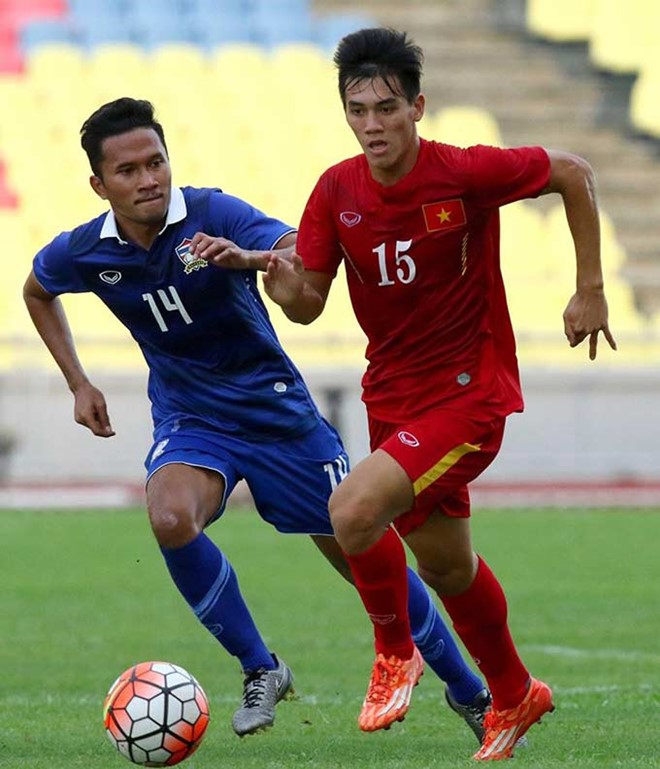 Tiến Linh và các đồng đội giành huy chương đồng tại Nations Cup 2016, tổ chức tại Malaysia.