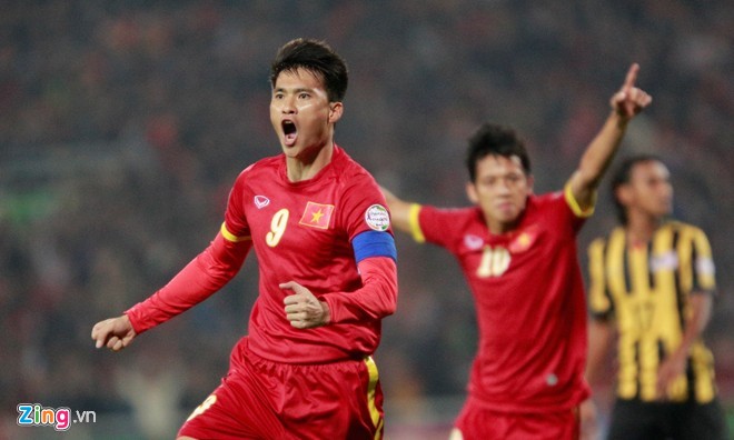Công Vinh, Văn Quyết và Thanh Trung lần lượt là những cầu thủ ghi bàn trong chiến thắng 3-0 của tuyển Việt Nam trước Singapore. Ảnh: Tùng Lê.
