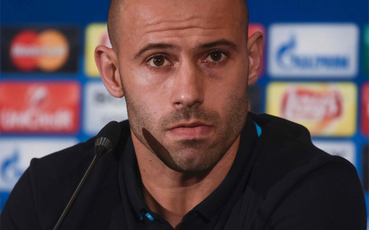 Bị đối xử tệ, Mascherano rời Barca