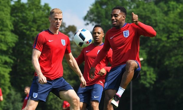 Các cầu thủ Anh luyện tập trước trận gặp Nga ở EURO 2016. Ảnh: Internet.