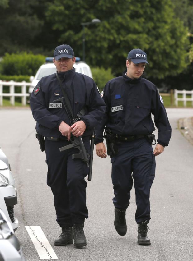 Cảnh sát Pháp tích cực hoạt động sau vụ việc đáng tiếc ở Marseille. Ảnh: Internet.