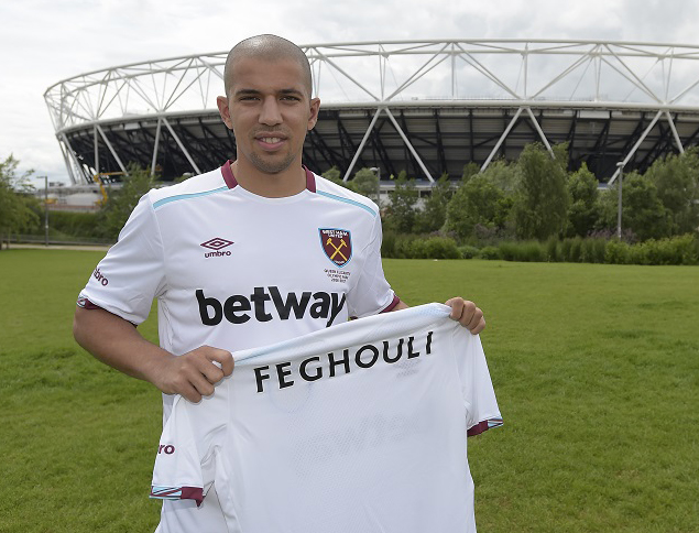 Sao chạy cánh Valencia cập bến West Ham