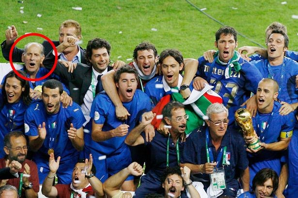 Lombardi (khoanh tròn) đứng sau thành công của tuyển Italy tại World Cup 2006. Ảnh: Internet.