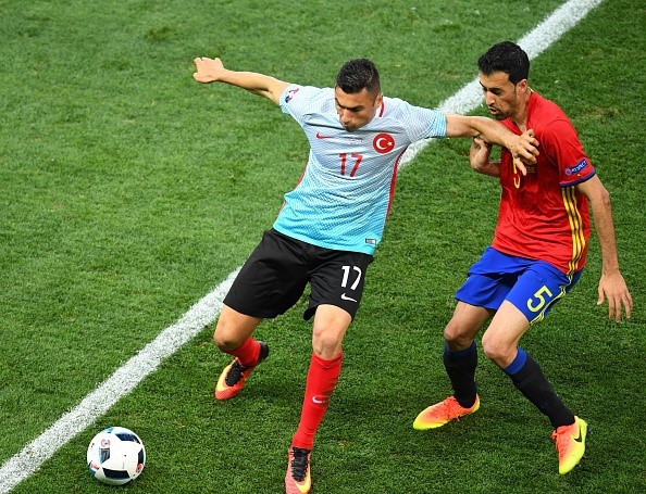 Pha ăn vạ trơ trẽn của Sergio Busquet