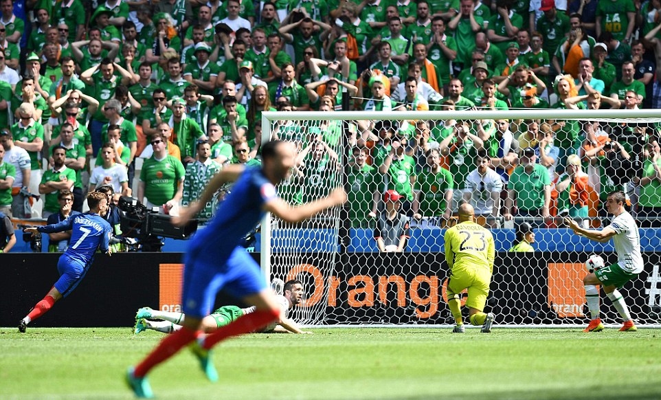 Hoàn thành cú đúp trong ba phút, Griezmann khiến cả nước Pháp vỡ òa