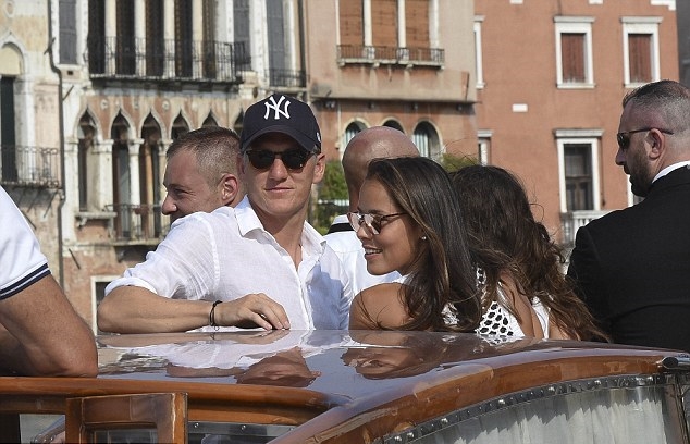 Schweinsteiger và Ivanovic sang Venice làm đám cưới