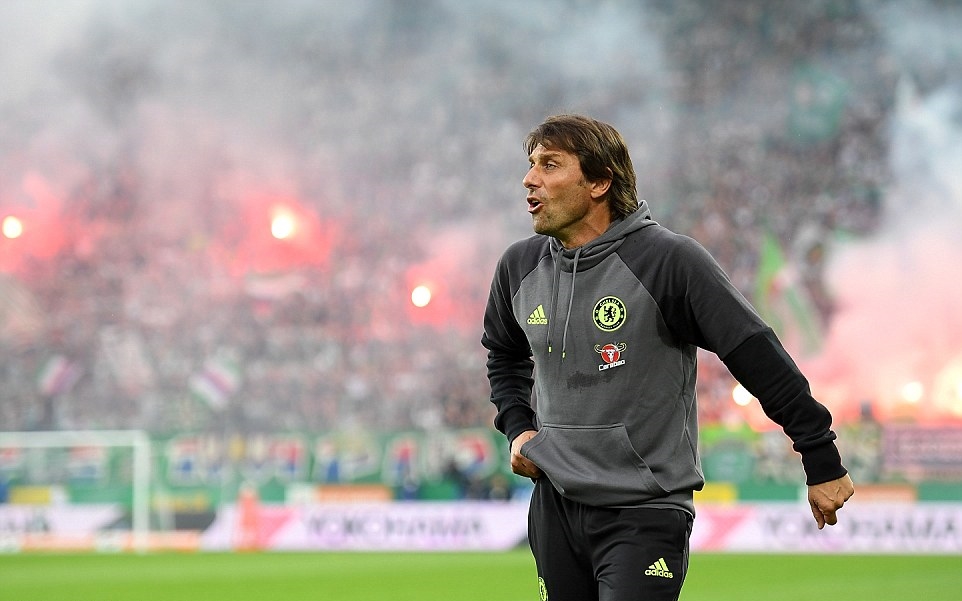 Conte hét tụt quần trong trận ra mắt Chelsea