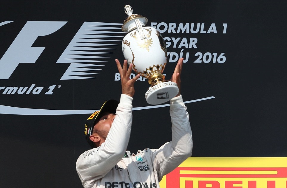 Thắng chặng Hungary, Hamilton chính thức qua mặt Rosberg