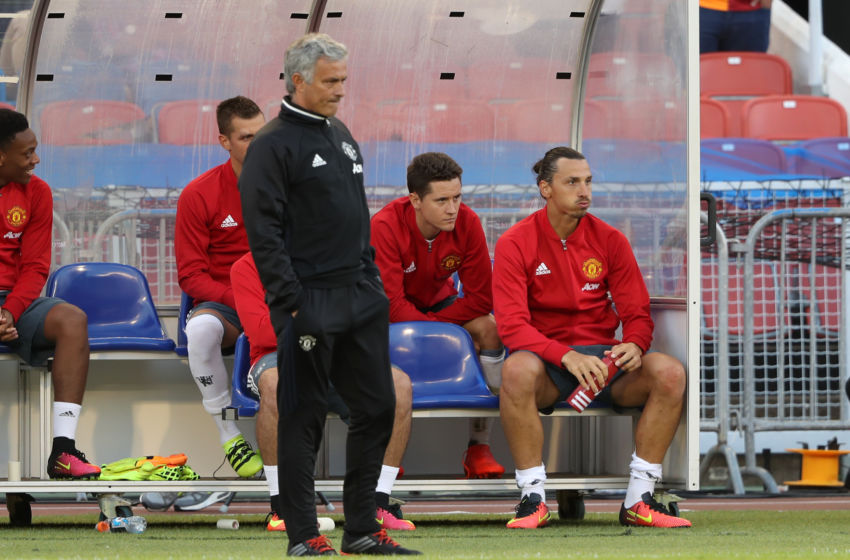 Tại sao người ta cứ trách mãi Mourinho?