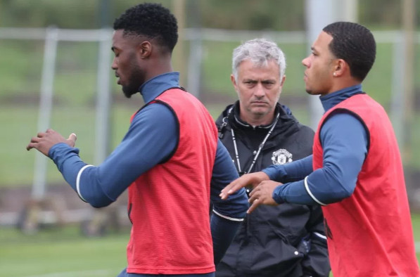 Dấu hiệu chứng tỏ Memphis Depay sẽ ở lại MU